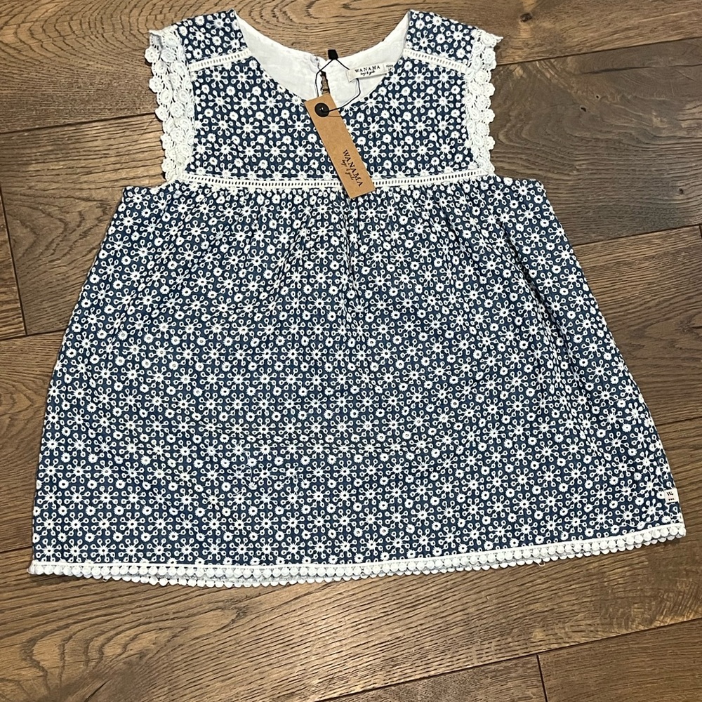 Blue and white flower pattern very well made